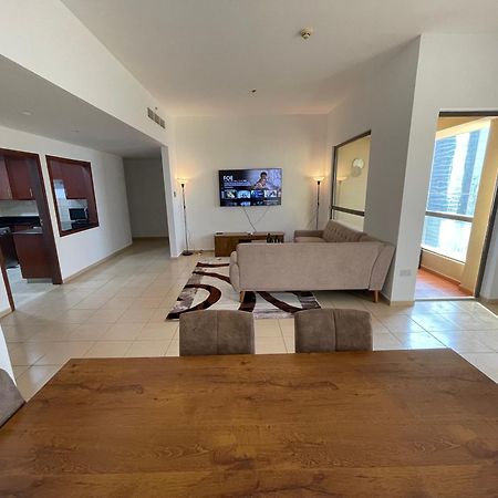 Seaview Beach Hostel Jbr - Walk To Beach - Gym - Pool - Metro Station Dubai Buitenkant foto