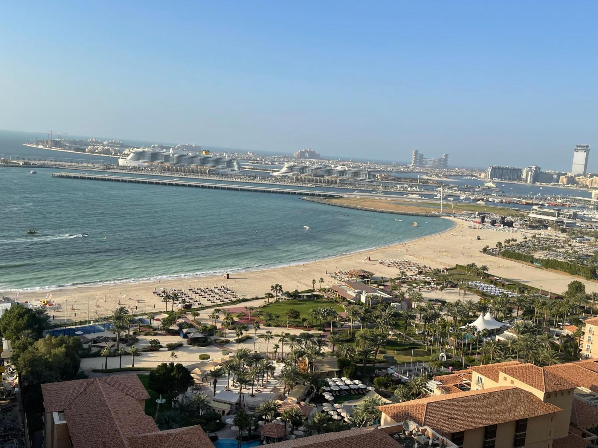 Seaview Beach Hostel Jbr - Walk To Beach - Gym - Pool - Metro Station Dubai Buitenkant foto