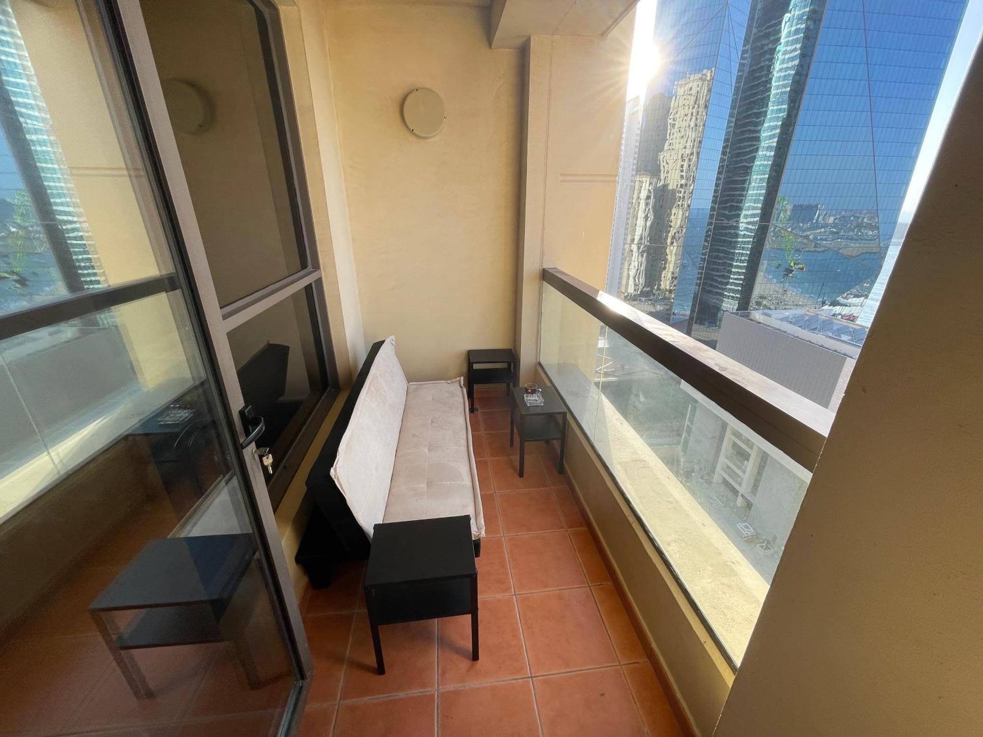 Seaview Beach Hostel Jbr - Walk To Beach - Gym - Pool - Metro Station Dubai Buitenkant foto