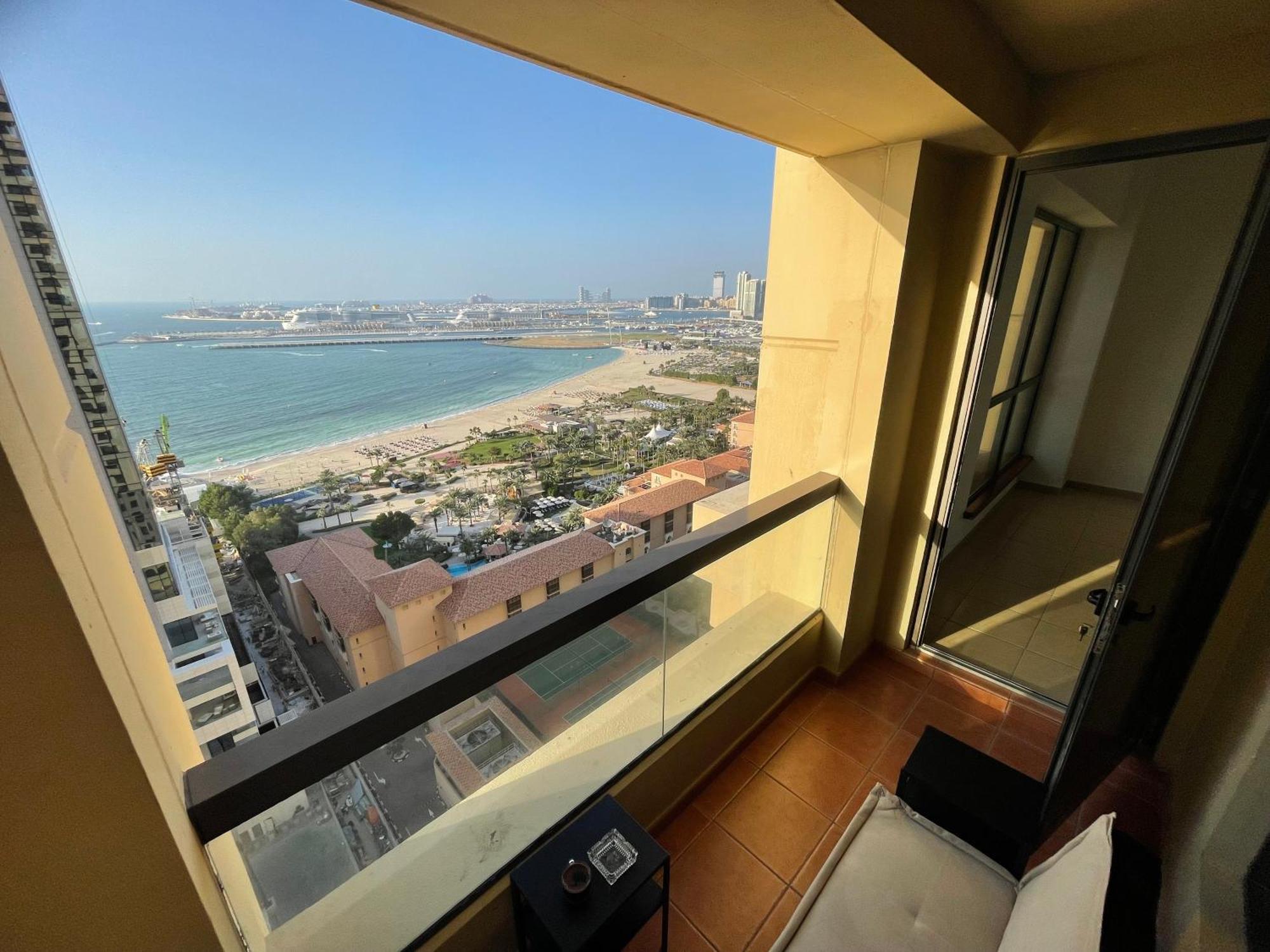 Seaview Beach Hostel Jbr - Walk To Beach - Gym - Pool - Metro Station Dubai Buitenkant foto