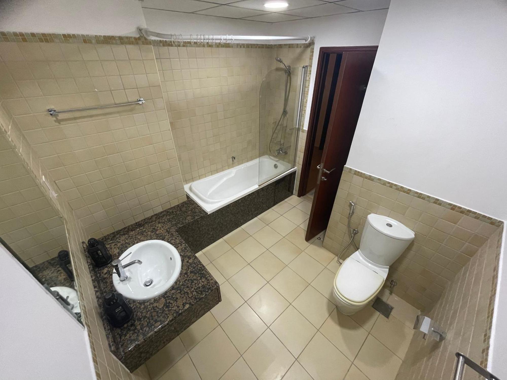 Seaview Beach Hostel Jbr - Walk To Beach - Gym - Pool - Metro Station Dubai Buitenkant foto