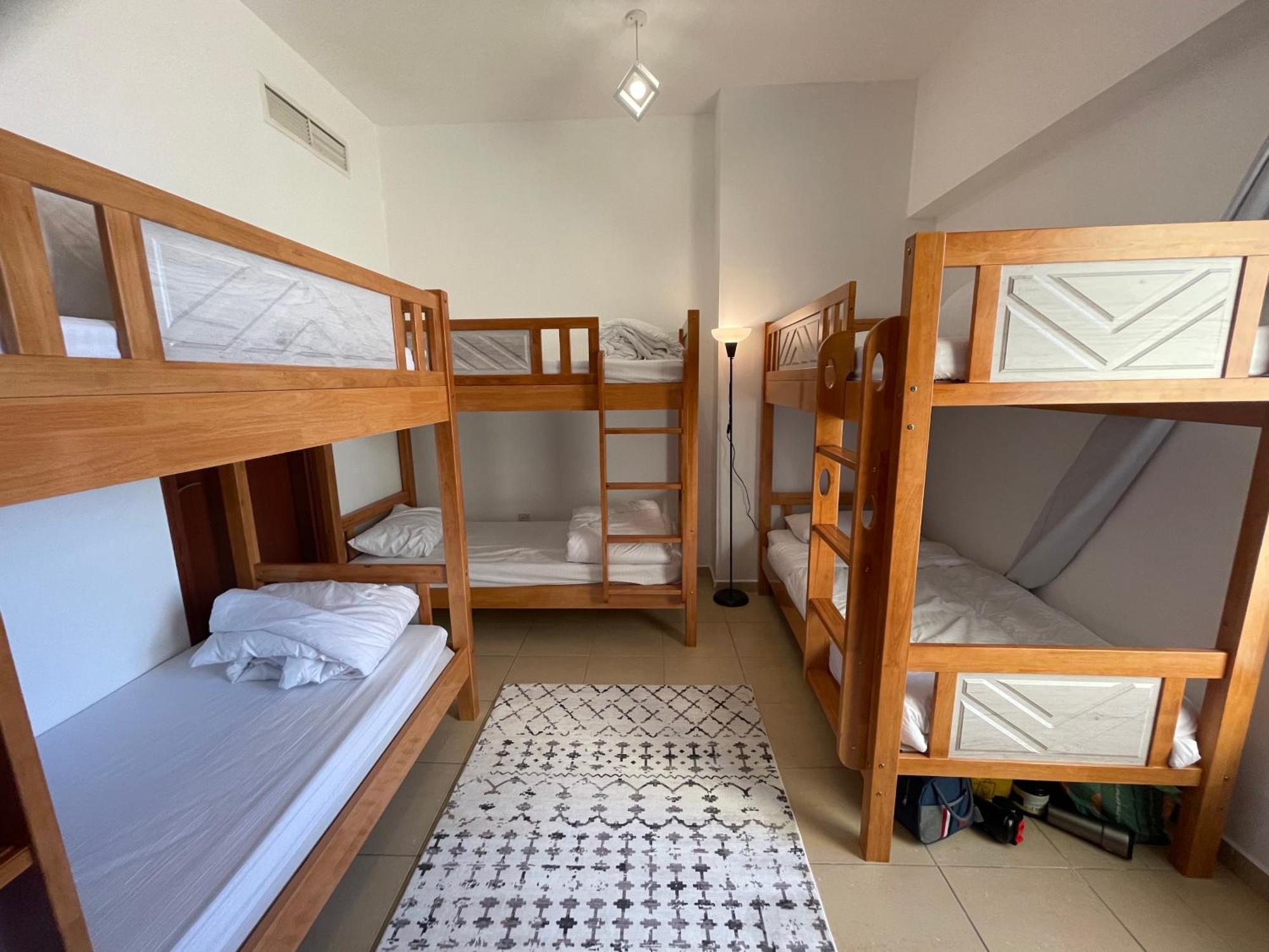 Seaview Beach Hostel Jbr - Walk To Beach - Gym - Pool - Metro Station Dubai Buitenkant foto