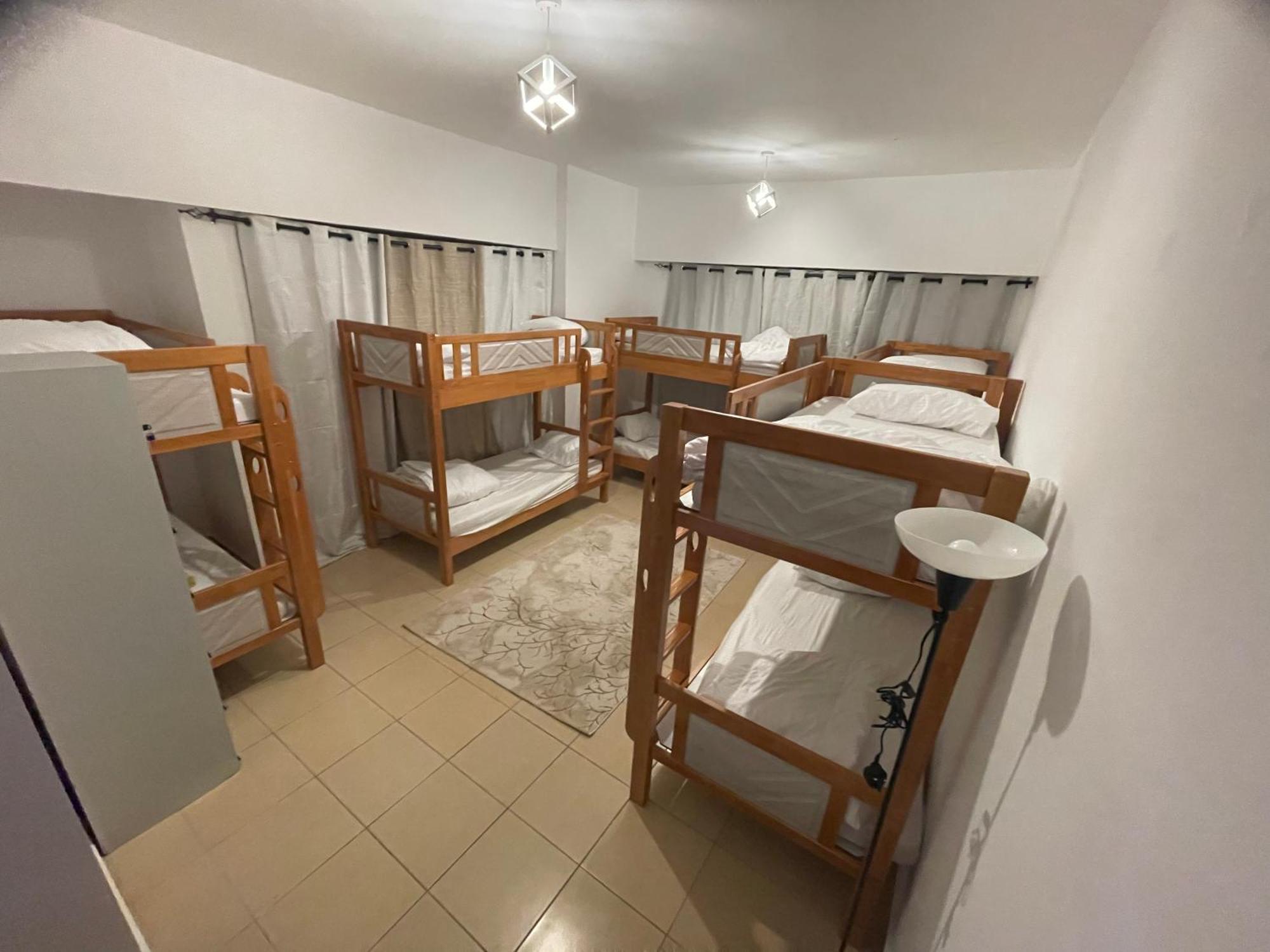Seaview Beach Hostel Jbr - Walk To Beach - Gym - Pool - Metro Station Dubai Buitenkant foto