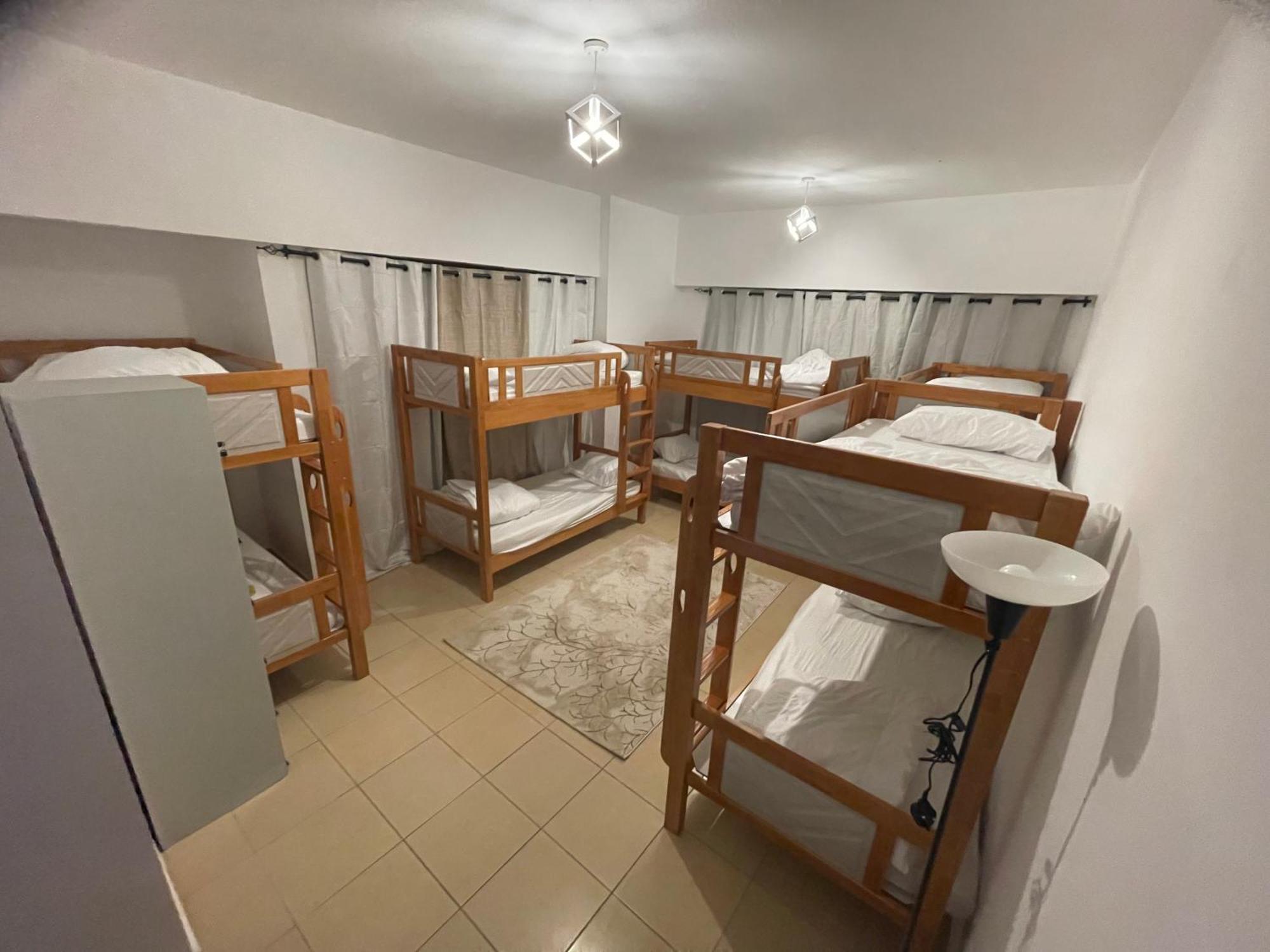 Seaview Beach Hostel Jbr - Walk To Beach - Gym - Pool - Metro Station Dubai Buitenkant foto