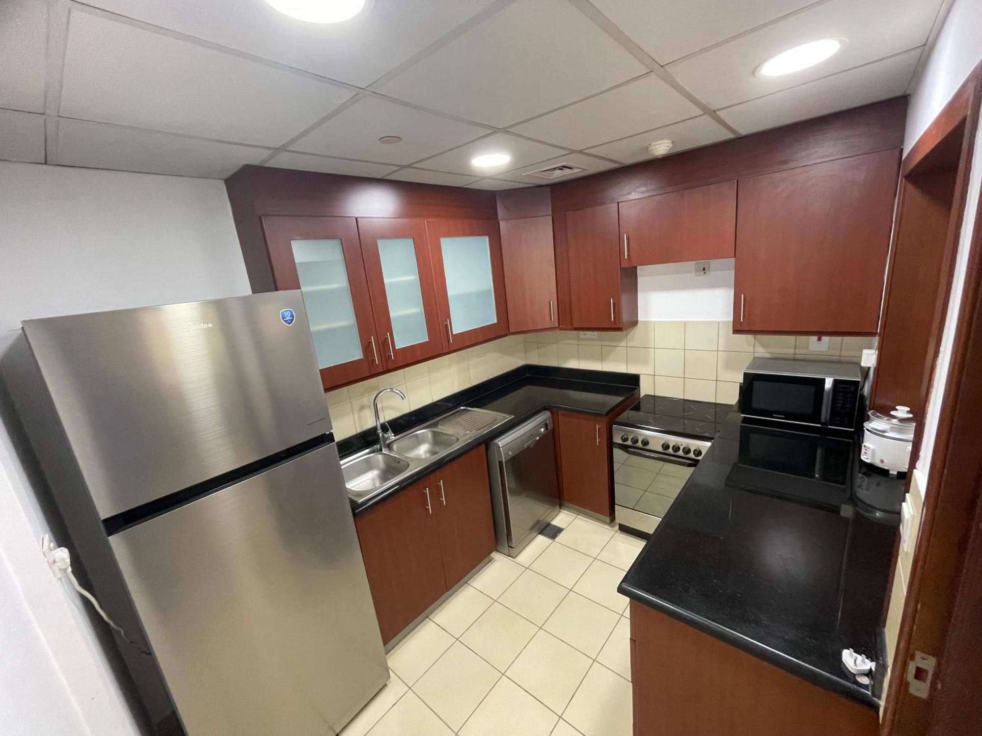 Seaview Beach Hostel Jbr - Walk To Beach - Gym - Pool - Metro Station Dubai Buitenkant foto