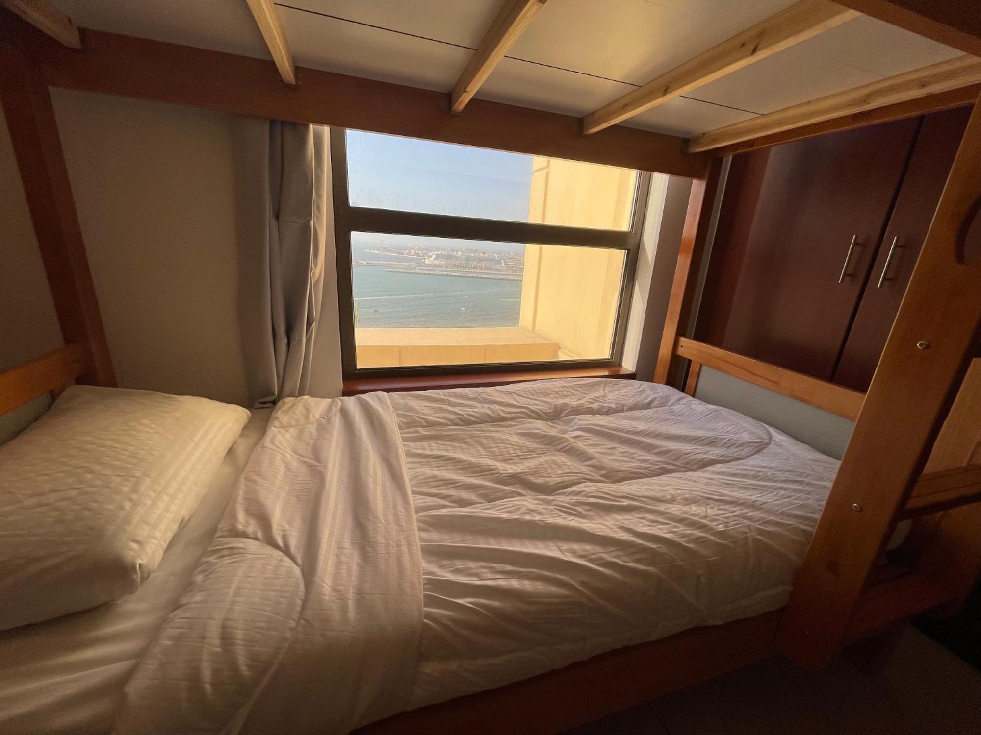 Seaview Beach Hostel Jbr - Walk To Beach - Gym - Pool - Metro Station Dubai Buitenkant foto