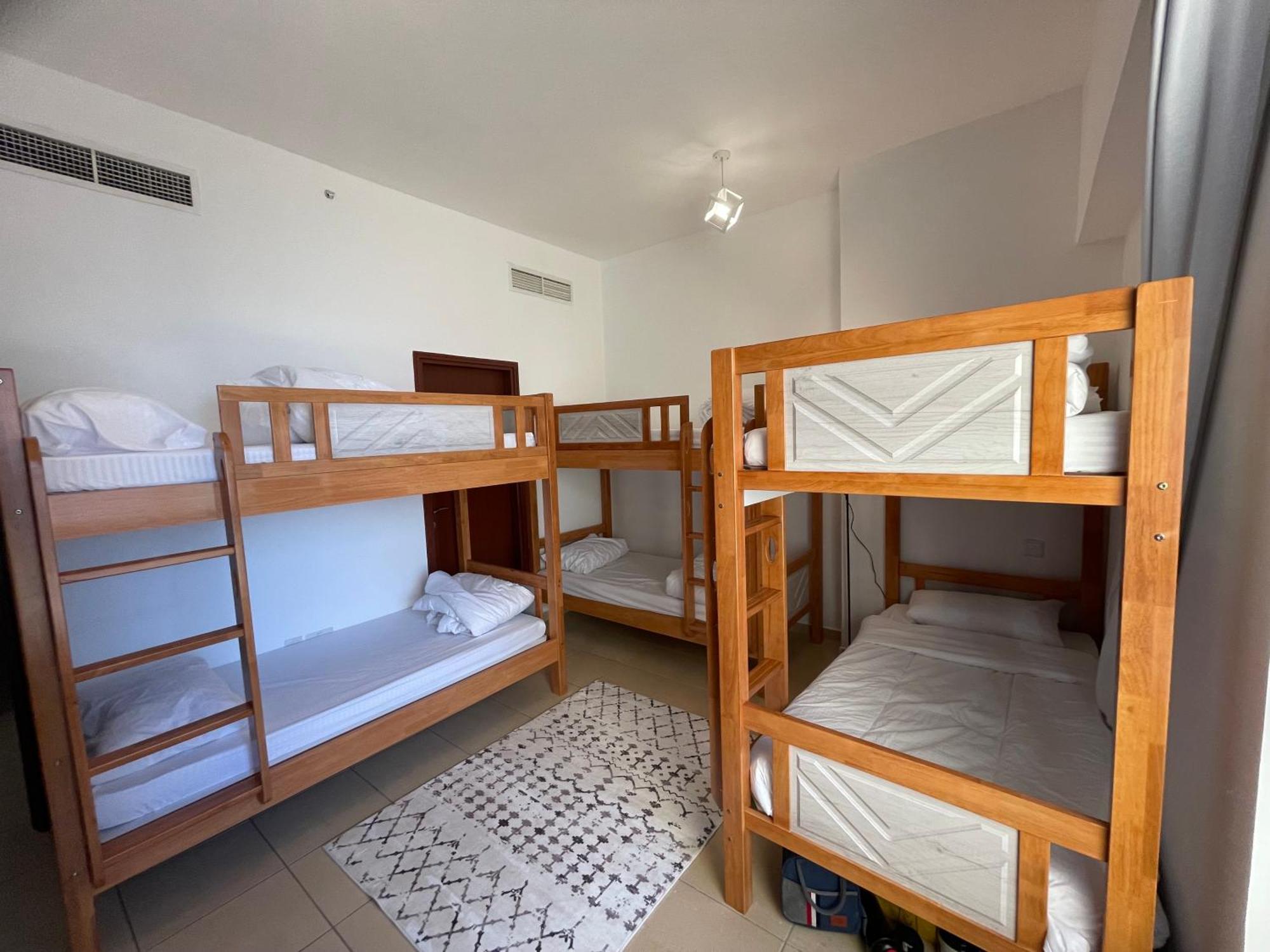 Seaview Beach Hostel Jbr - Walk To Beach - Gym - Pool - Metro Station Dubai Buitenkant foto