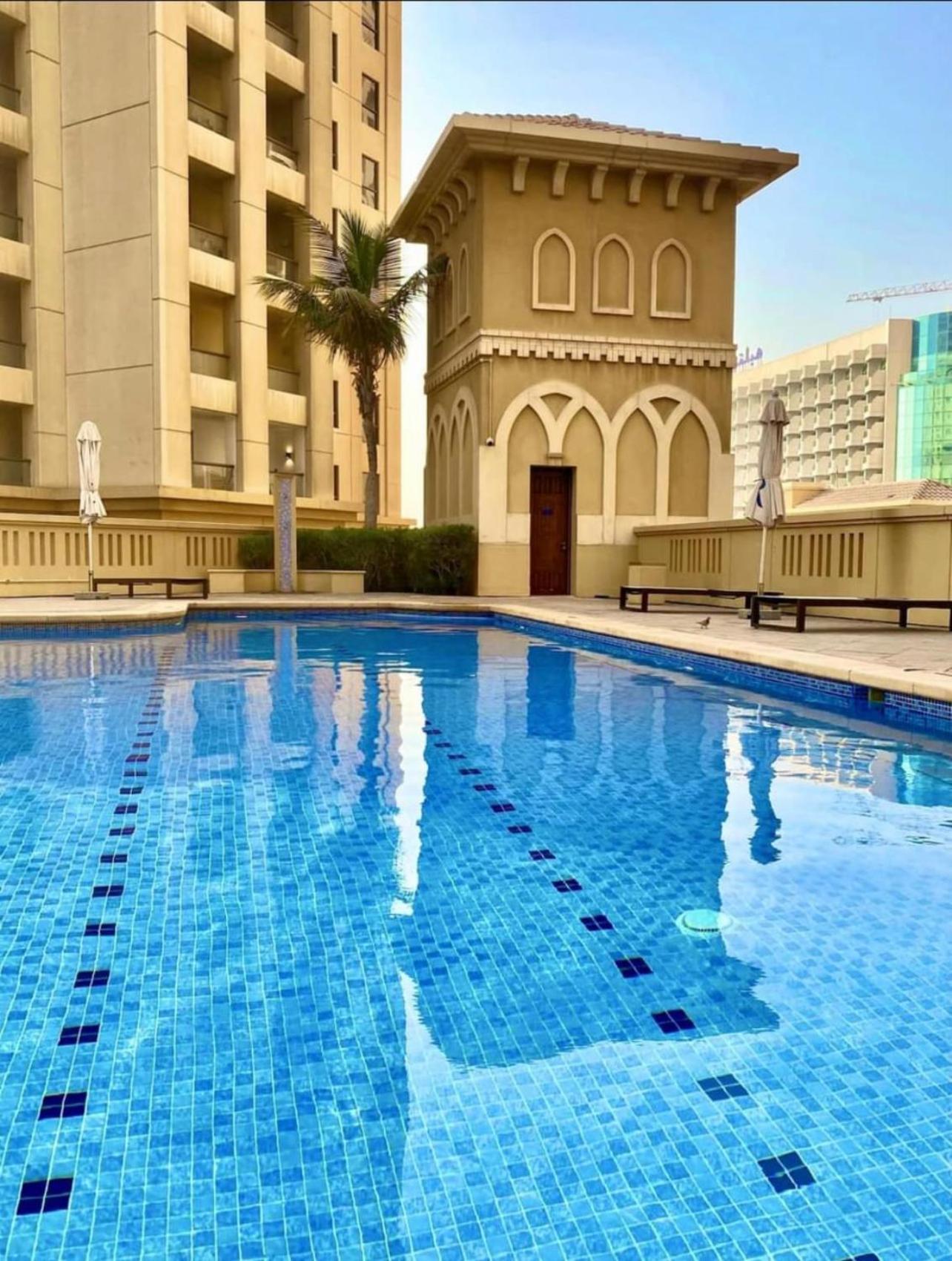 Seaview Beach Hostel Jbr - Walk To Beach - Gym - Pool - Metro Station Dubai Buitenkant foto