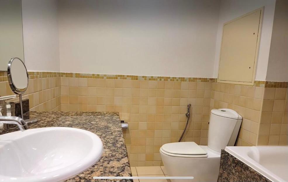 Seaview Beach Hostel Jbr - Walk To Beach - Gym - Pool - Metro Station Dubai Buitenkant foto