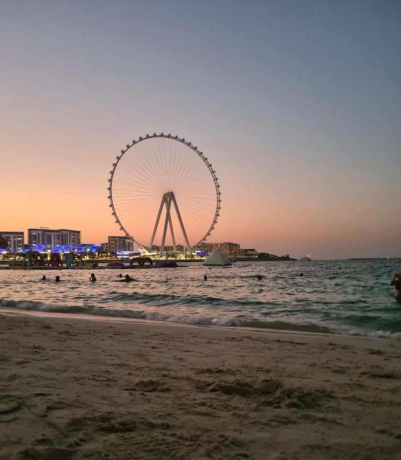 Seaview Beach Hostel Jbr - Walk To Beach - Gym - Pool - Metro Station Dubai Buitenkant foto