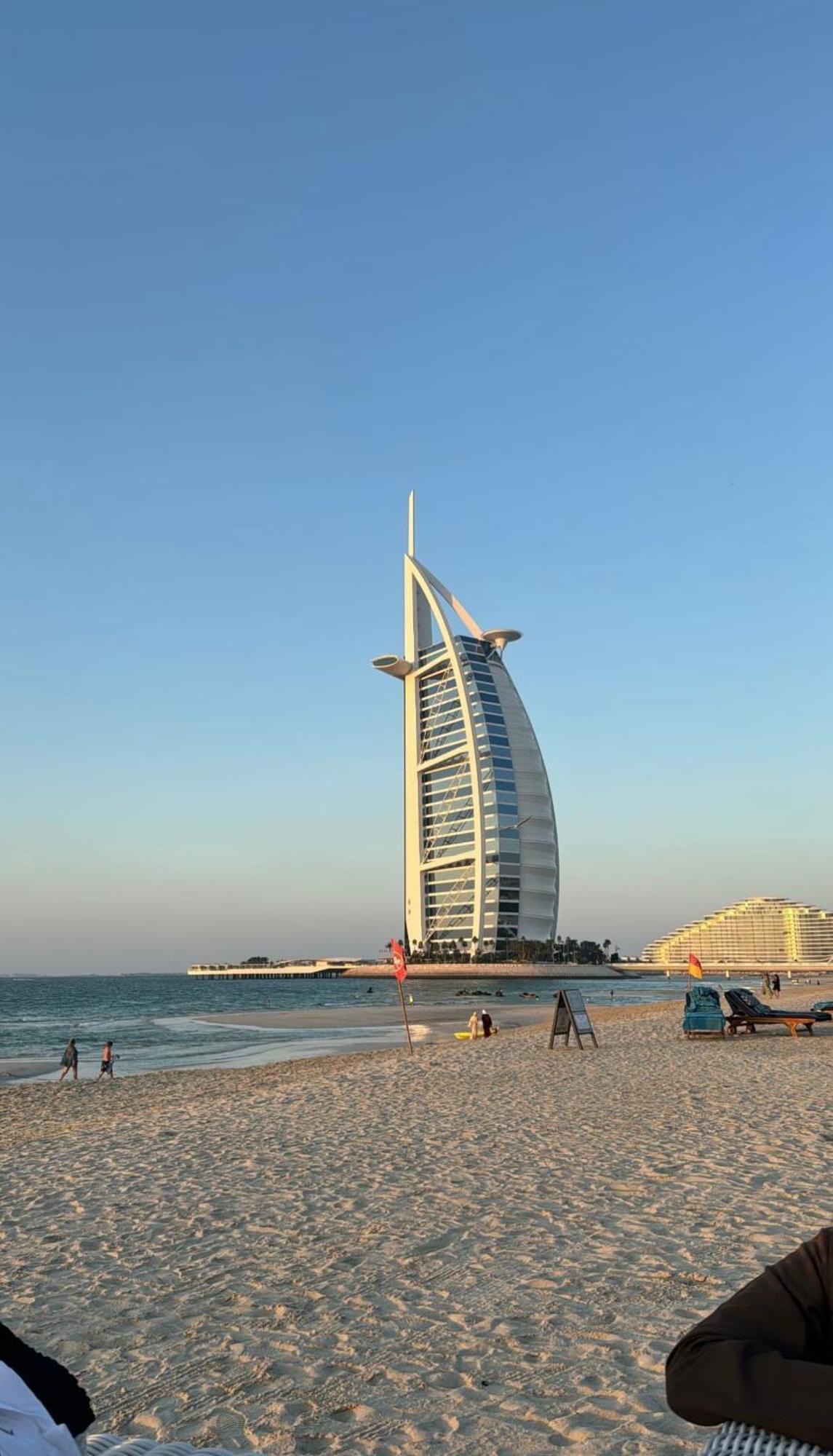 Seaview Beach Hostel Jbr - Walk To Beach - Gym - Pool - Metro Station Dubai Buitenkant foto