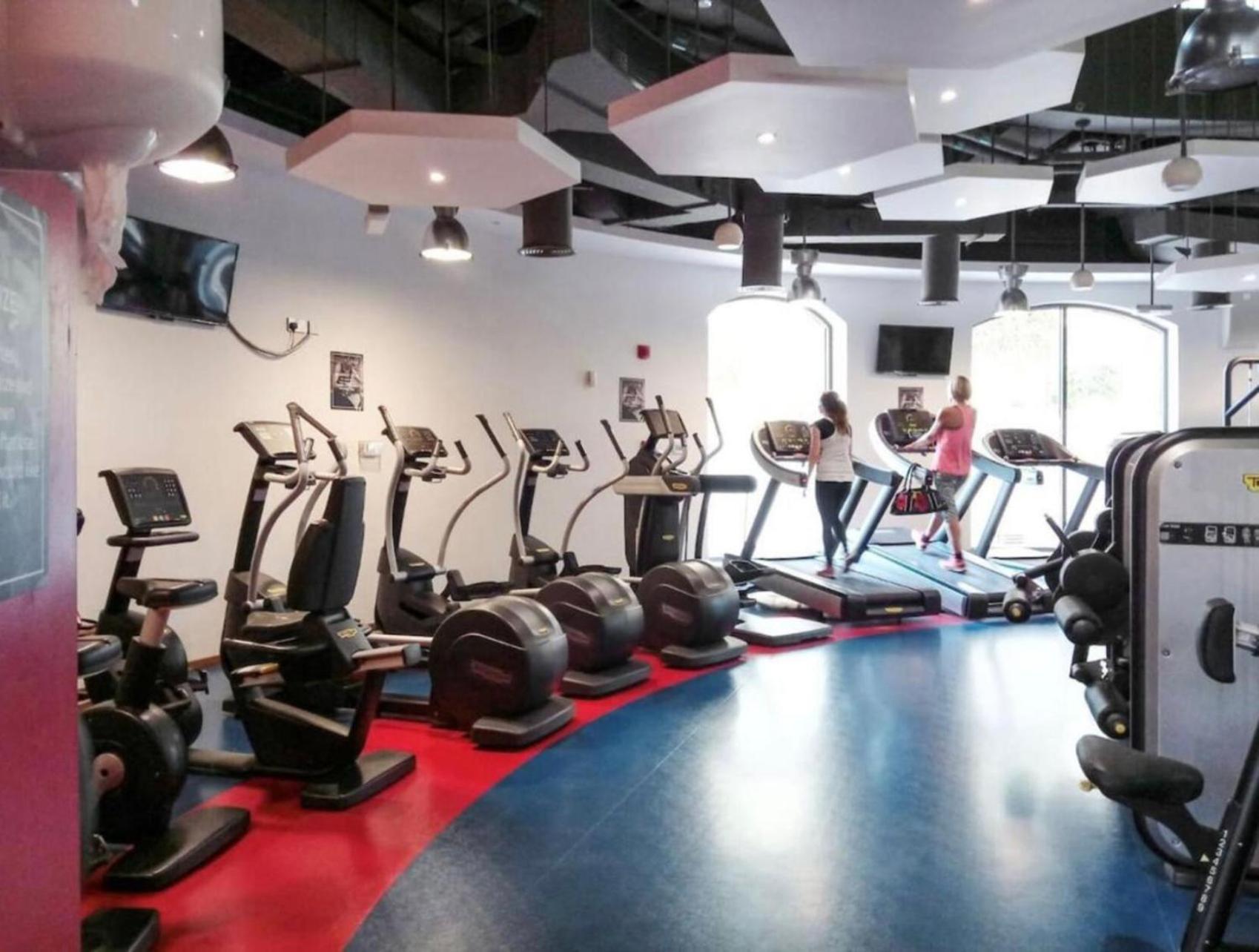 Seaview Beach Hostel Jbr - Walk To Beach - Gym - Pool - Metro Station Dubai Buitenkant foto